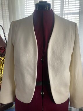 NWT Nordstrom white cream jacket from the brand Chelsea28, sized small